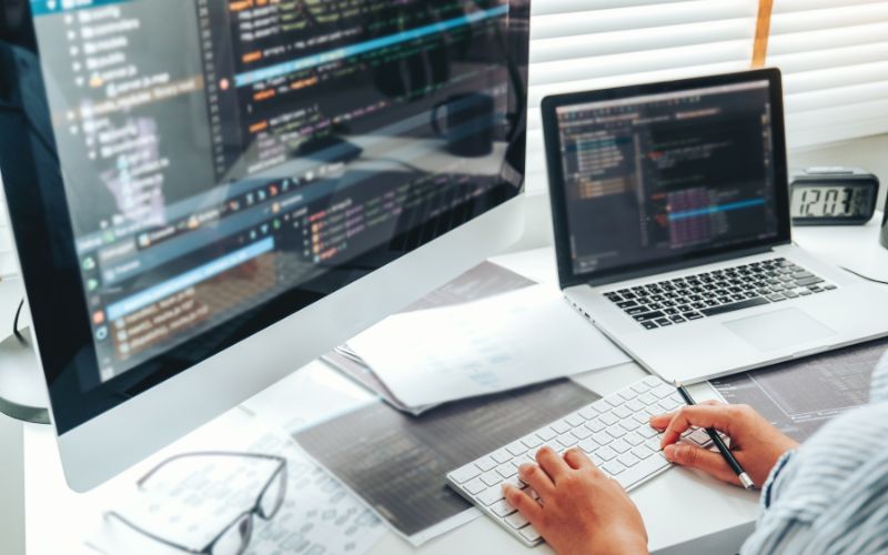 En el competitivo mundo digital chileno, el desarrollo de páginas web se ha convertido en un elemento crucial para destacar entre la multitud. En nuestra empresa especializada, no solo creamos sitios web visualmente impactantes, sino que también implementamos estrategias sólidas para posicionar tu negocio en los buscadores. Nuestro enfoque integral comienza con la programación de diseños personalizados que reflejen la esencia única de tu agencia de diseño. Desde la elección de colores hasta la disposición de elementos, cada detalle se cuida con precisión para ofrecer una experiencia visualmente atractiva y funcional. Pero no nos detenemos ahí. Reconocemos la importancia de la visibilidad online, y es por eso que incorporamos estrategias de SEO (Search Engine Optimization) en cada proyecto. Optimizamos cada línea de código y cada elemento visual para que tu sitio web no solo sea agradable a la vista, sino también amigable con los motores de búsqueda. Con nuestro equipo de expertos en desarrollo web en Chile, puedes esperar un enfoque personalizado. Nos sumergimos en la identidad única de tu agencia de diseño y la traducimos en líneas de código que no solo hablan a tus clientes, sino también a los algoritmos de búsqueda. La optimización continua es clave en el mundo digital en constante evolución. Monitoreamos de cerca el rendimiento de tu sitio web y ajustamos estrategias según sea necesario. Con nuestro enfoque centrado en el cliente y orientado a resultados, tu presencia online experimentará una transformación que llevará tu negocio a la cima del éxito digital en Chile.